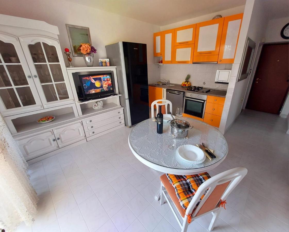 Split Apartment Apartment *
