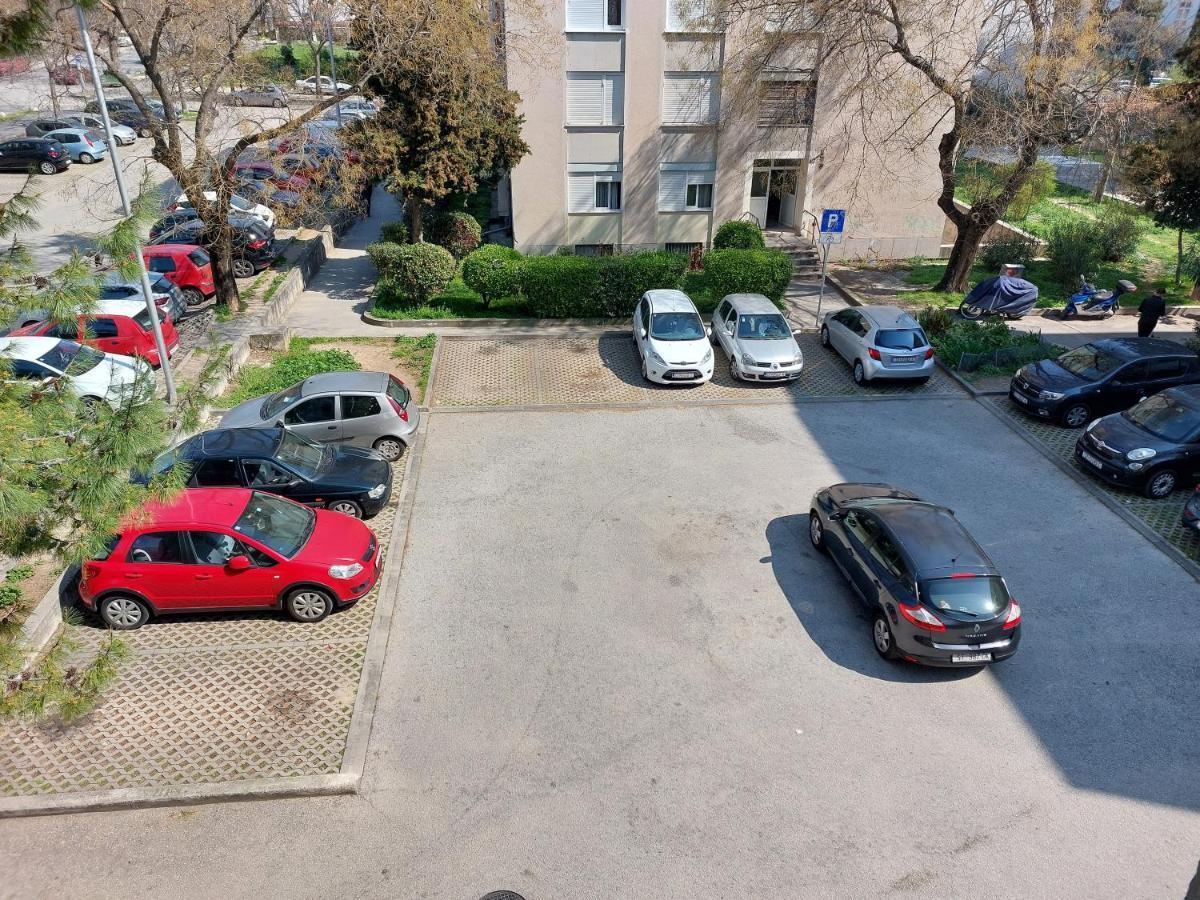 Split Apartment Apartment *